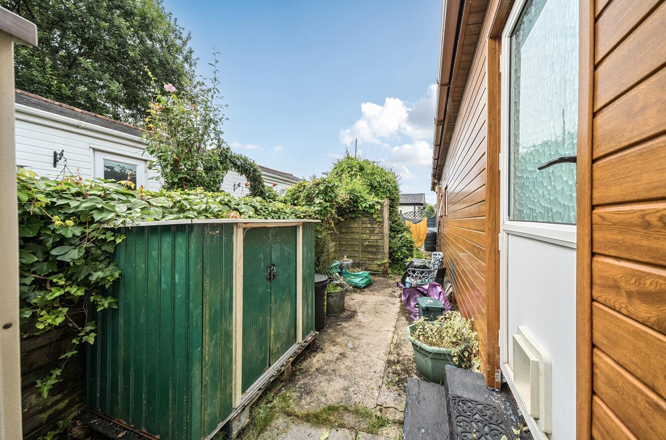 Oakland Park, Fforestfach, Swansea, SA5 4BX